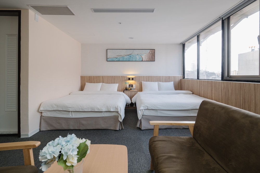 Classic Twin Room, City View