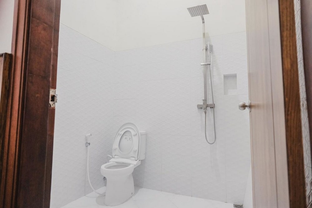Double Room (Reddoorz) photo 2
