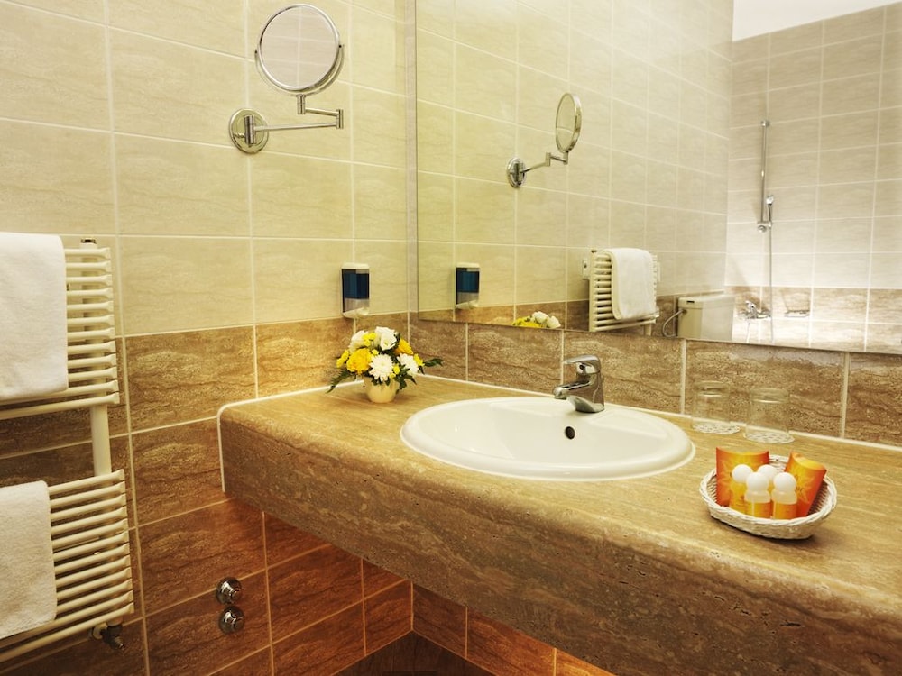 Standard Double or Twin Room - Photo 2