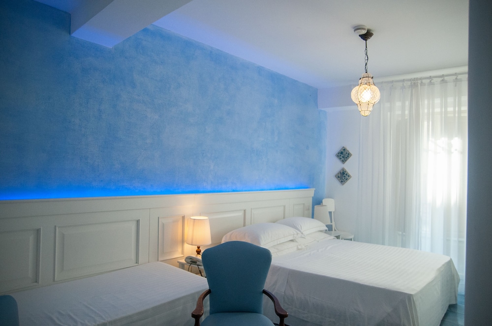 Superior Double or Twin Room, Balcony, City View - Photo 10