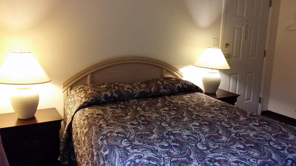 Standard Room One King Bed (No Pets) photo 2