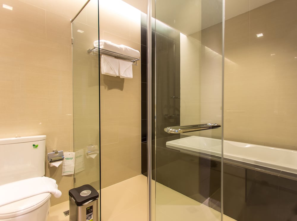 Honeymoon Suite, Jetted Tub, Pool View photo 3