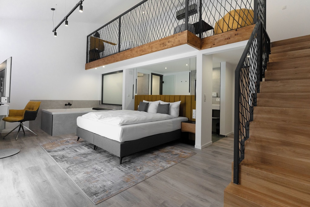 Junior Suite, Jetted Tub - Photo 1