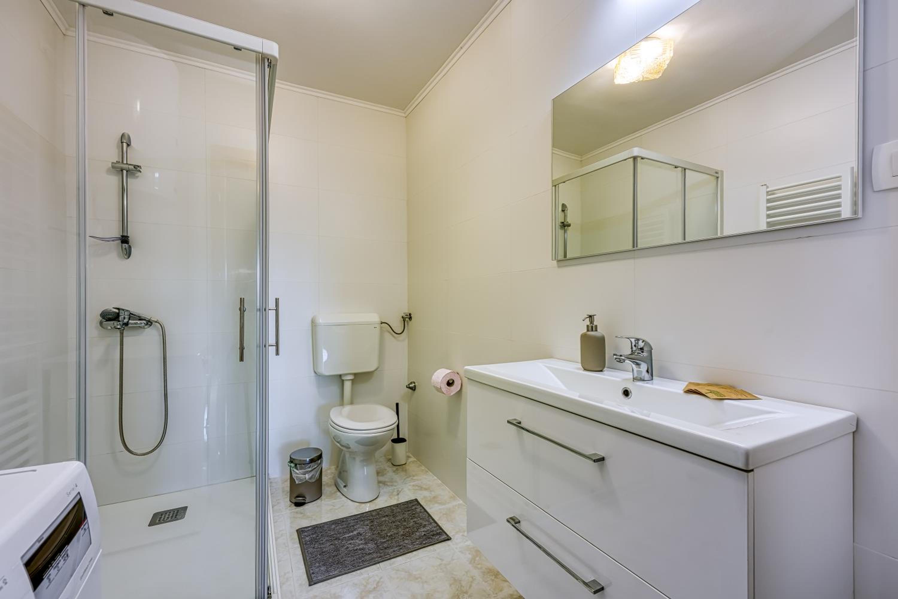 Two Bedroom Apartment with Balcony 3 photo 1