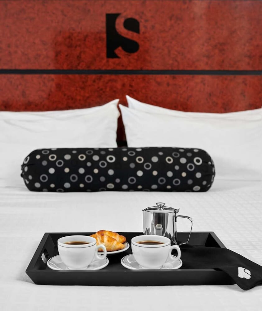 Room, 1 King Bed, River View photo 3
