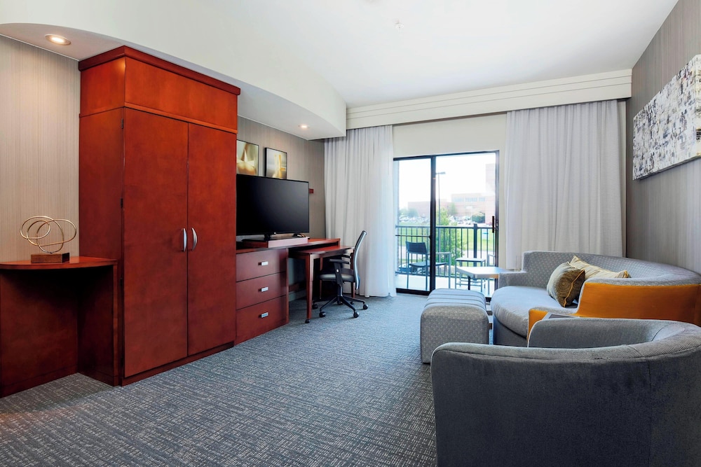 Suite, 1 Bedroom - Photo 1