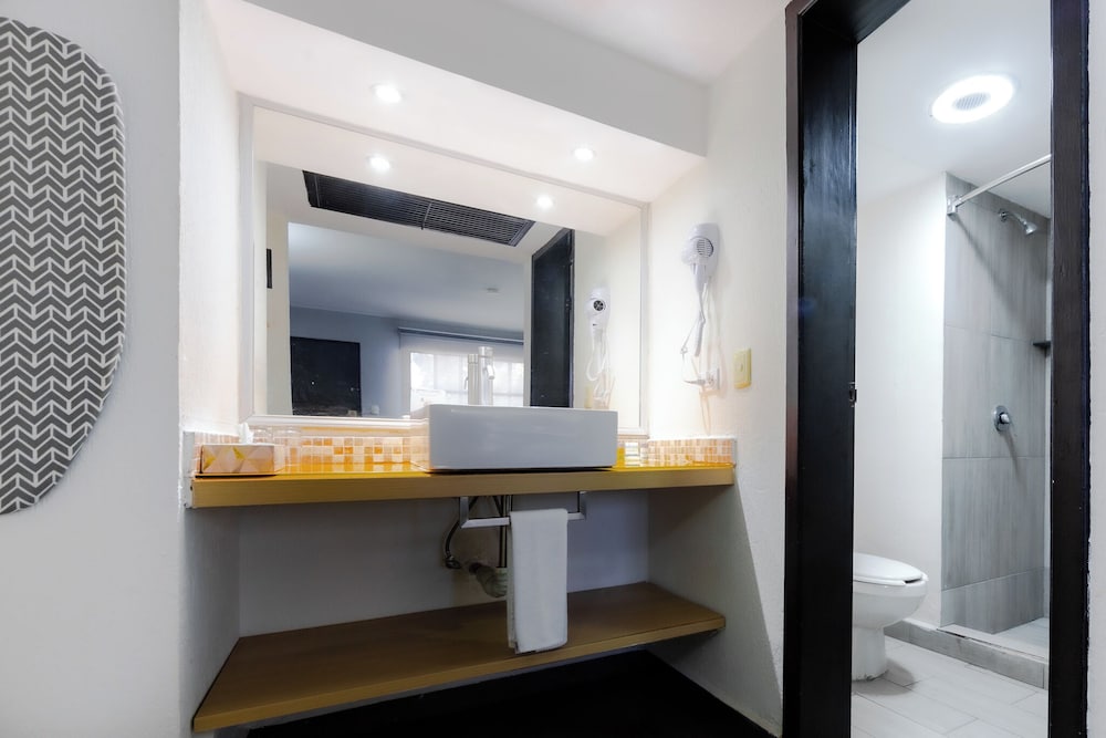 Deluxe Double Room - Photo 20