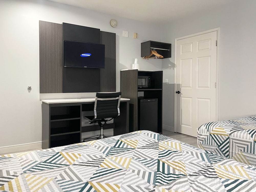 Deluxe Room, 2 Double Beds, Accessible, Non Smoking photo 3