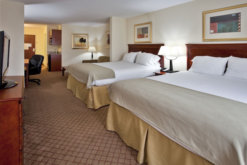 Suite, Multiple Beds (Wet Bar) - Photo 3
