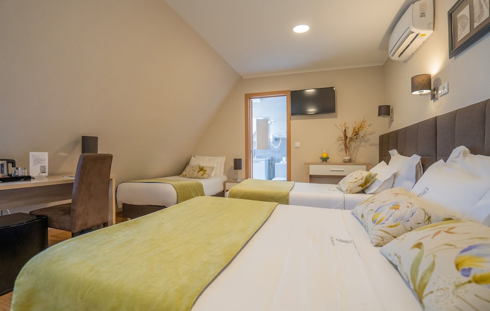 Quadruple Room - Photo 17