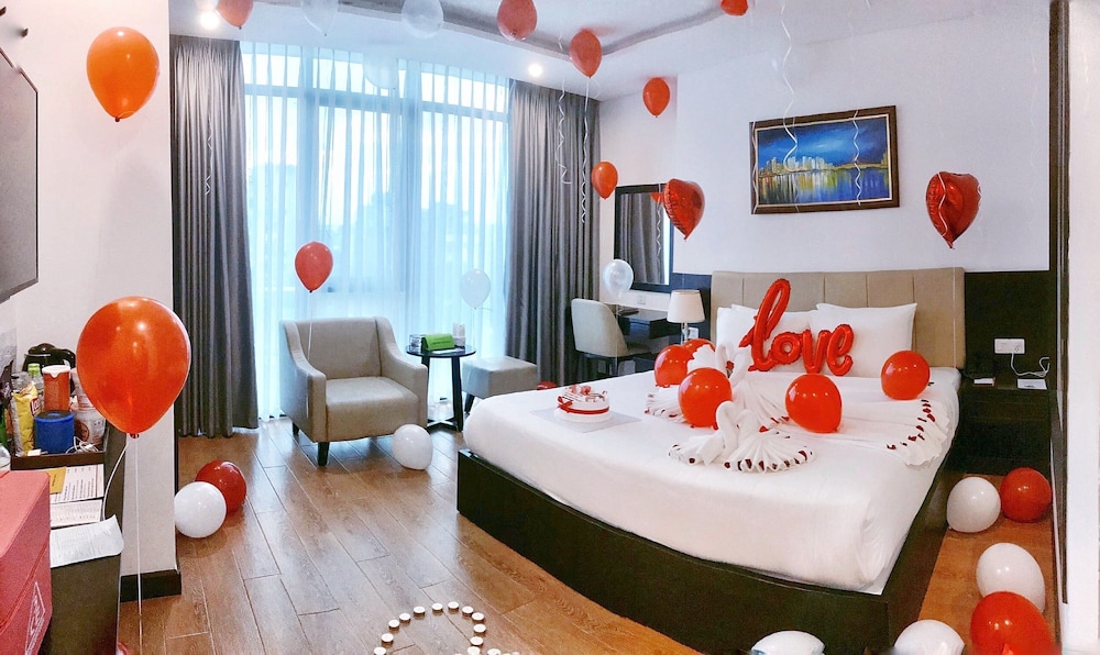 Deluxe Double Room, Bathtub, City View - Photo 3