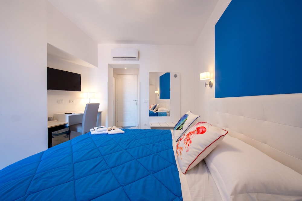Deluxe Room, Balcony, Sea View - Photo 3