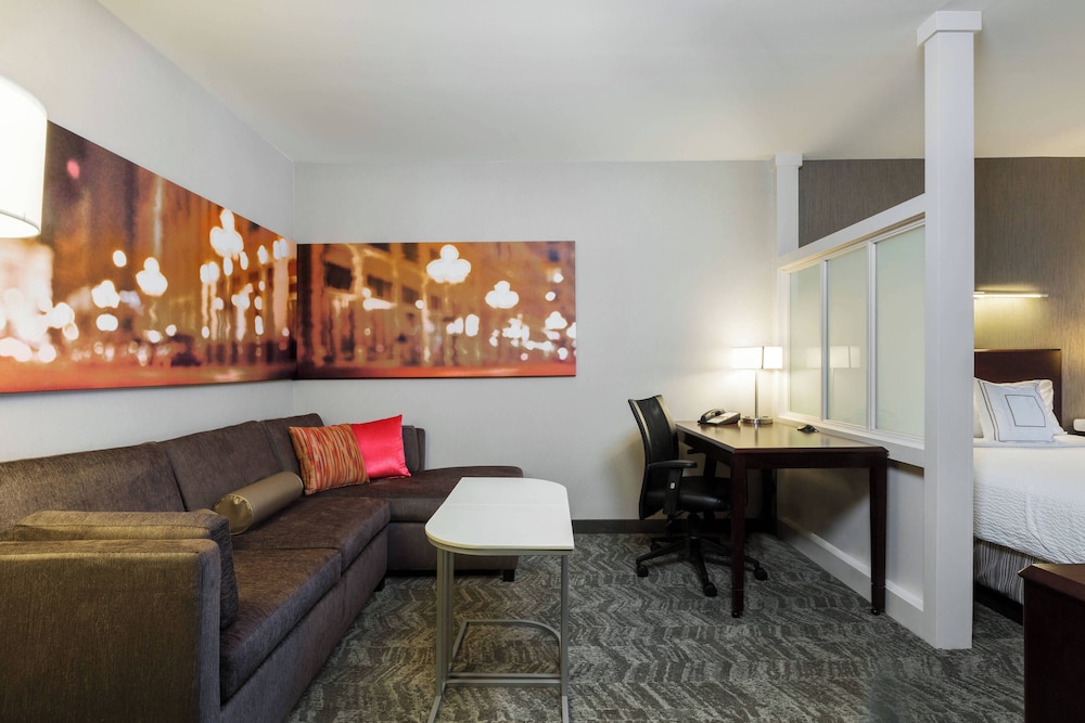 Suite, Multiple Beds - Photo 4