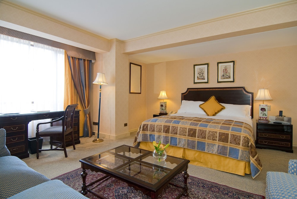 Club Suite, 1 King Bed photo 2