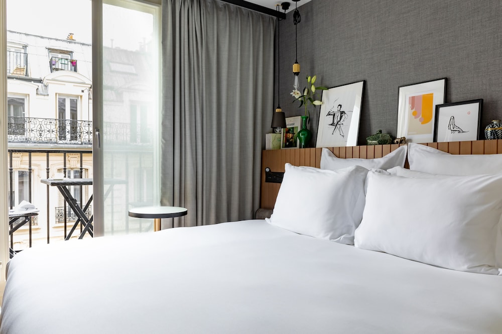 Chambre Supérieure Double Parisienne au Balcon