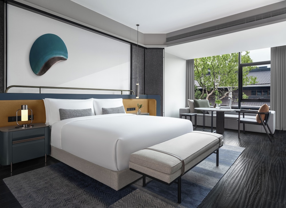 1 King Premium River View - Photo 1