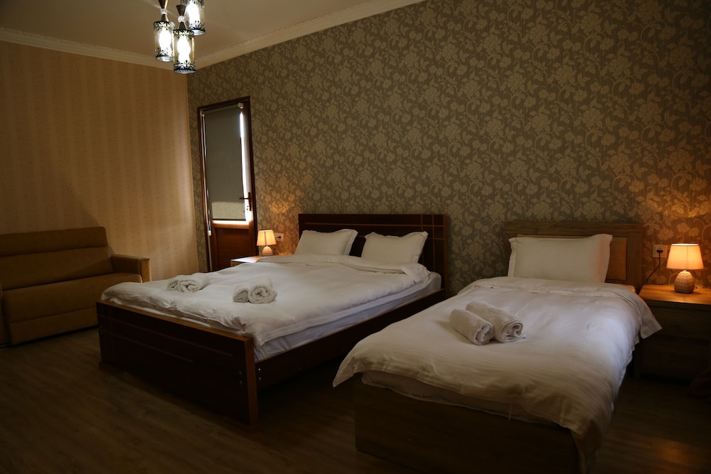 Triple Room, 1 Bedroom - Photo 2