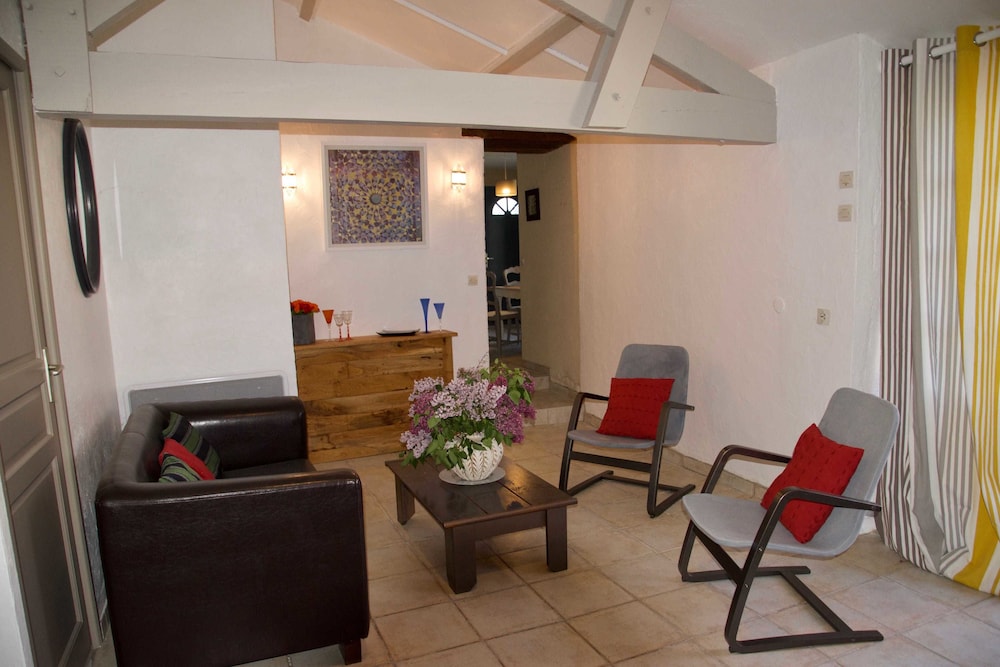 Classic Cottage, 2 Bedrooms, Accessible, Park View (Les Lavandes) photo 3