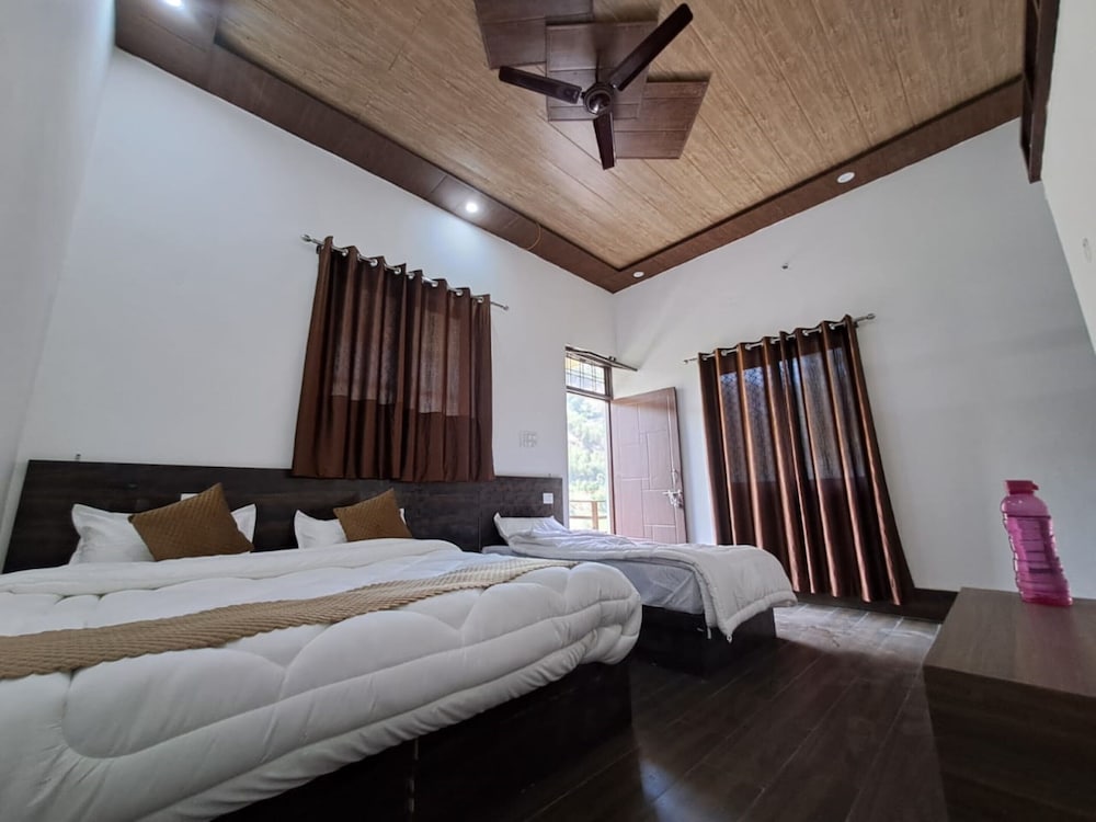Basic Double Room photo 2
