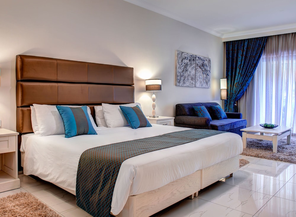 Luxury Apartment, 3 Bedrooms, Pool View photo 3