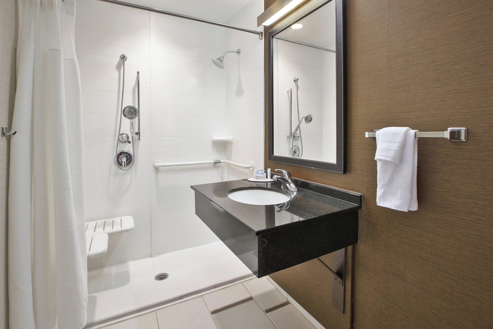 Room, 2 Queen Beds (Mobility Accessible, Tub) - Photo 7