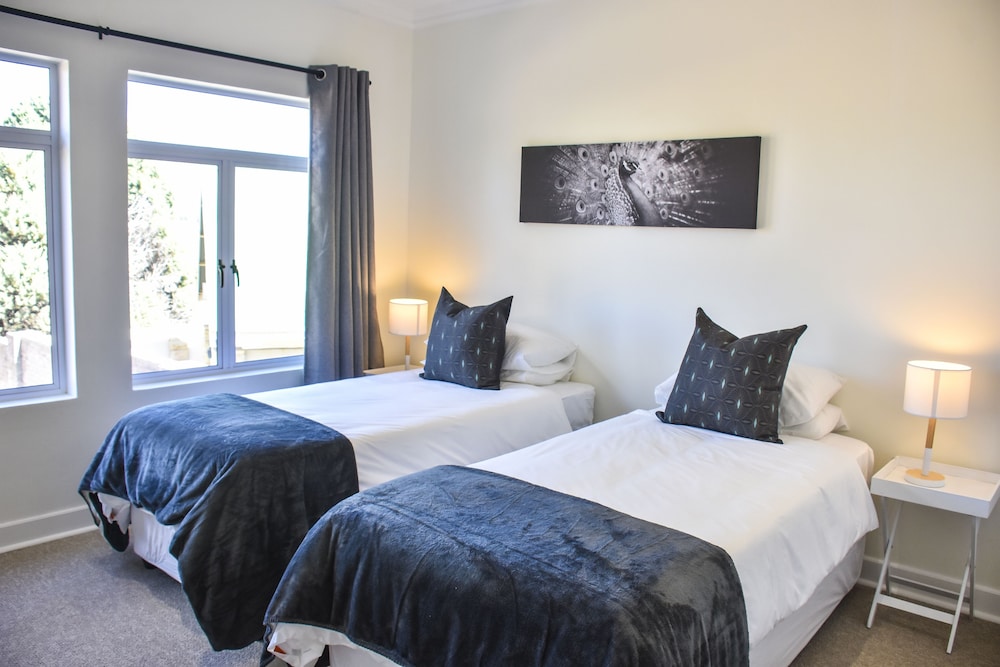 Luxury House photo 2