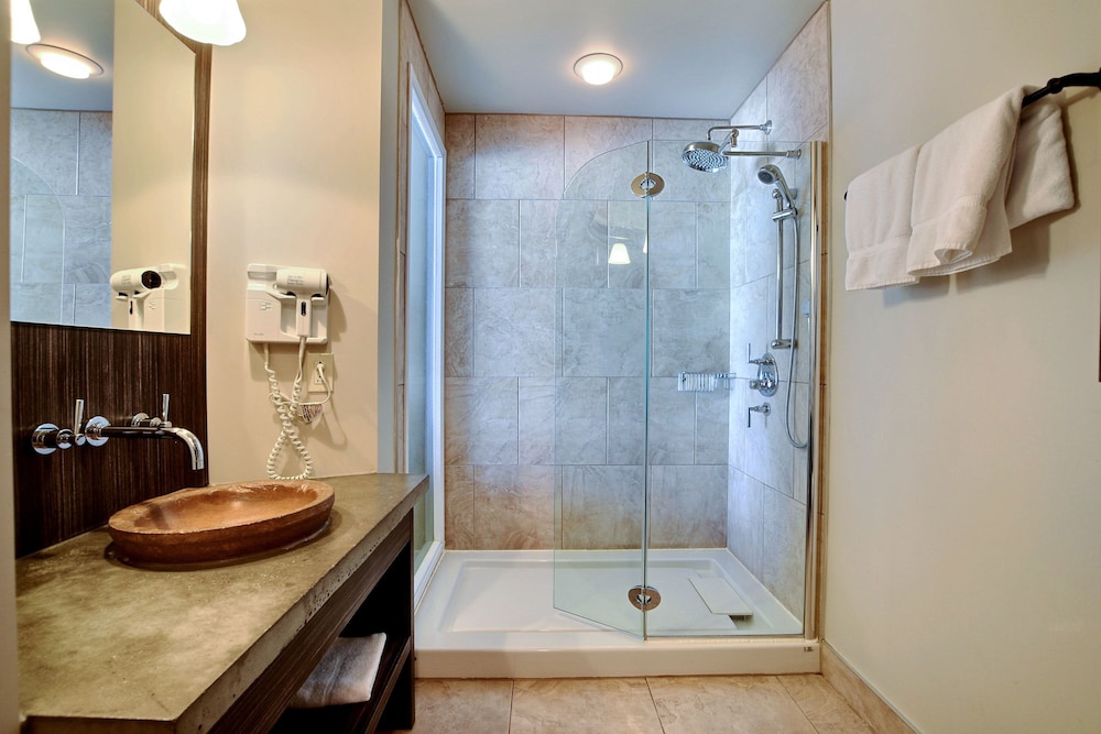 Grand Classic Condo photo 2