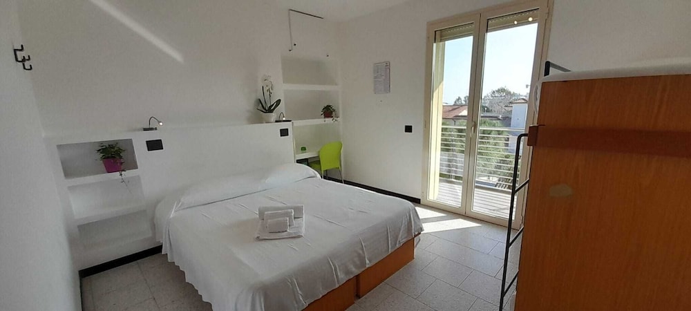 Family Room - Photo 2