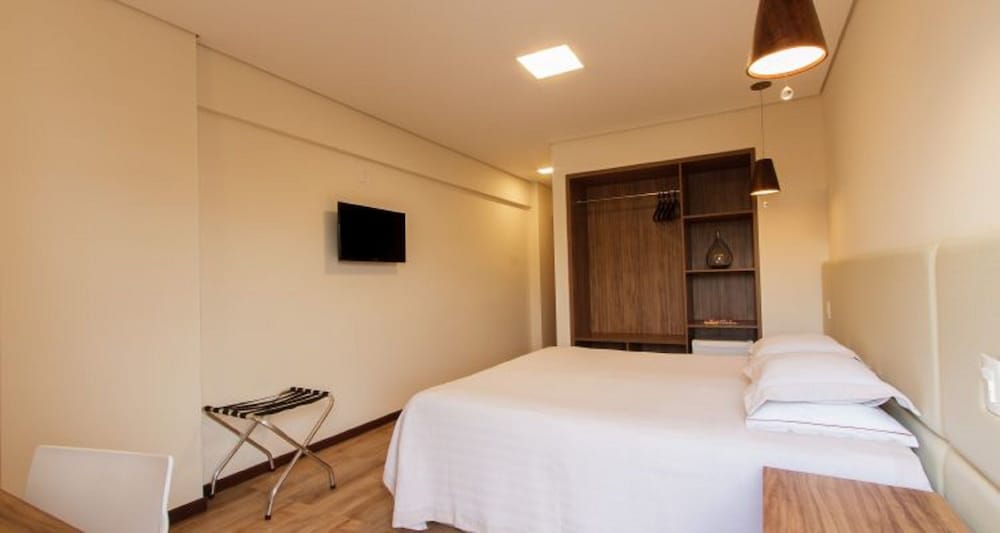 Deluxe Room, 1 Queen Bed, Non Smoking - Photo 4