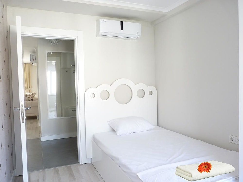 Duplex, 3 Bedrooms (B-7) photo 1