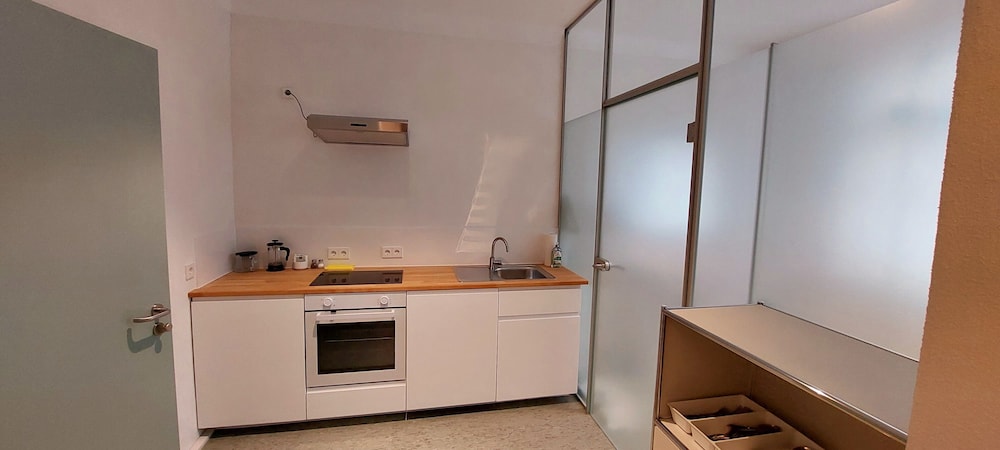 Basic Condo photo 3