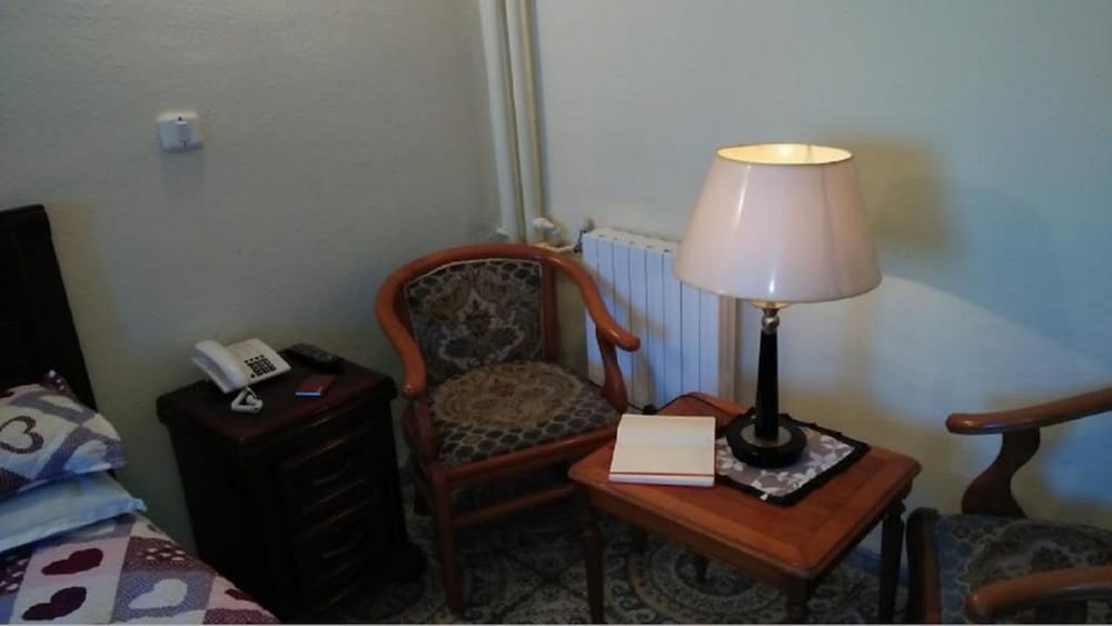 Standard Double Room - Photo 5