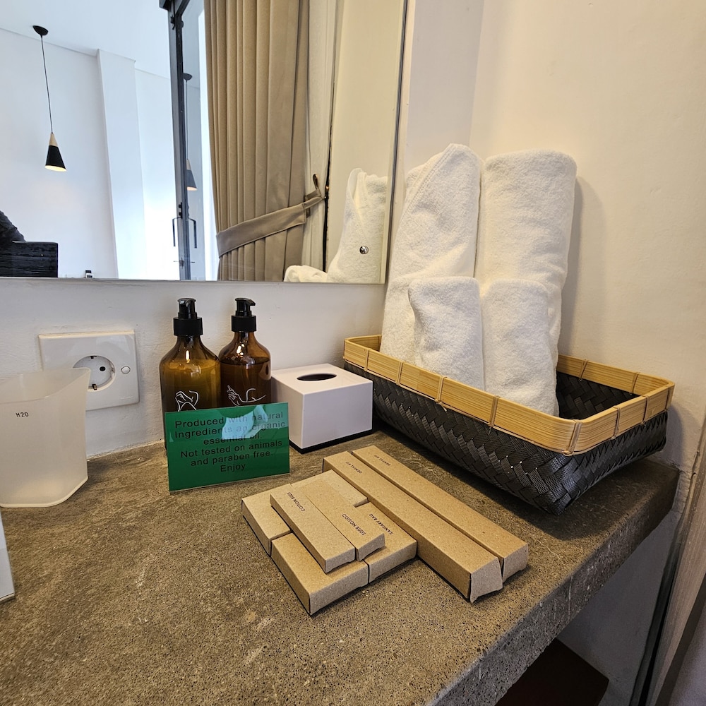 Standard Twin Room - Photo 17