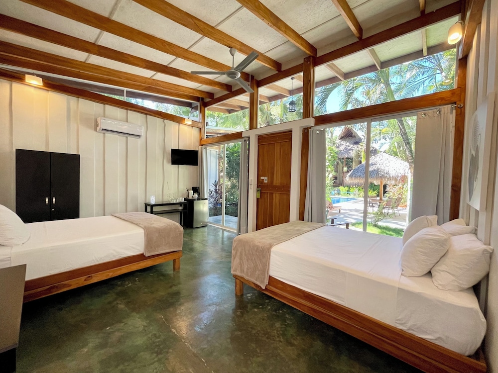 Quadruple Room, Pool View photo 2