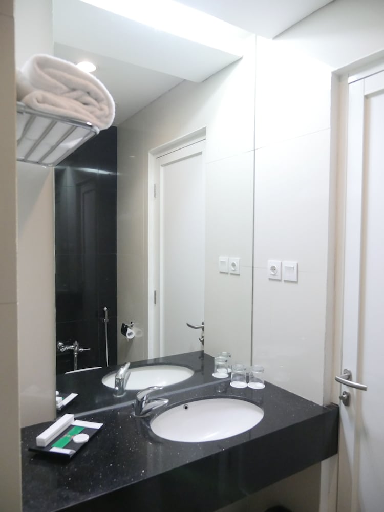 Superior Double or Twin Room, Multiple Beds, City View photo 2
