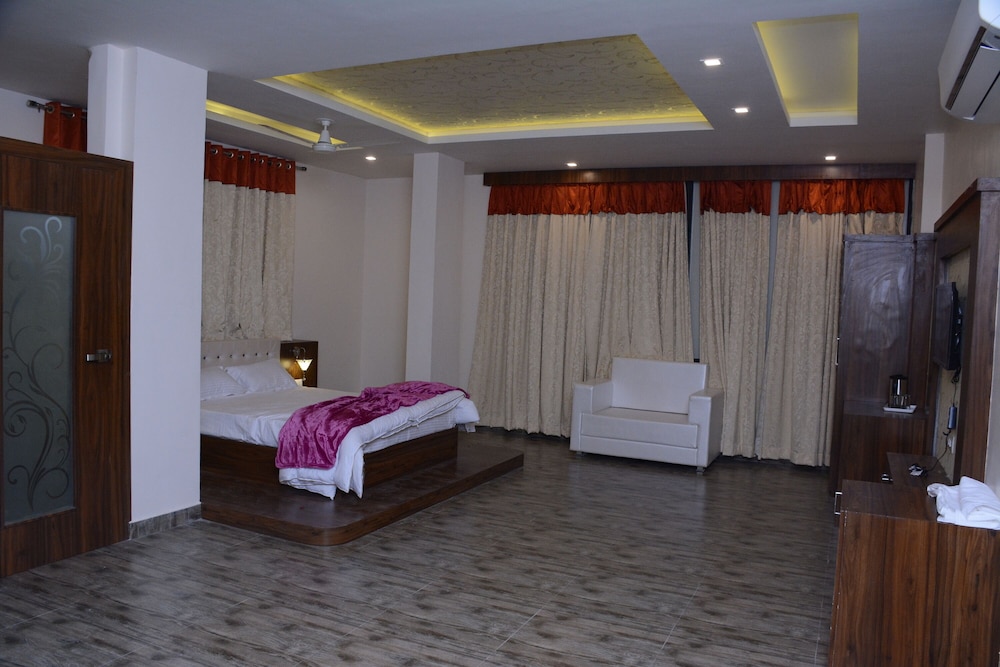 Deluxe Room - Photo 11
