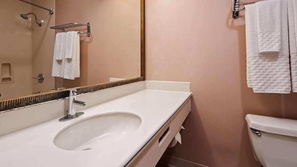 Standard Room, Multiple Beds, Non Smoking, Refrigerator & Microwave (with Sofabed) - Photo 4