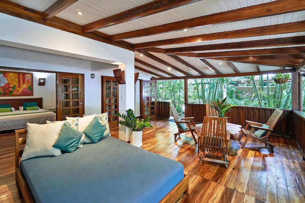 Double Room, 2 Queen Beds, Beach View photo 1