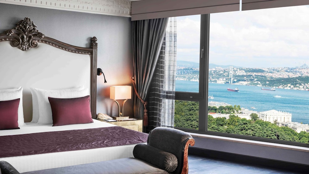 Premium Room, 1 King Bed, Club Lounge Access, Sea View