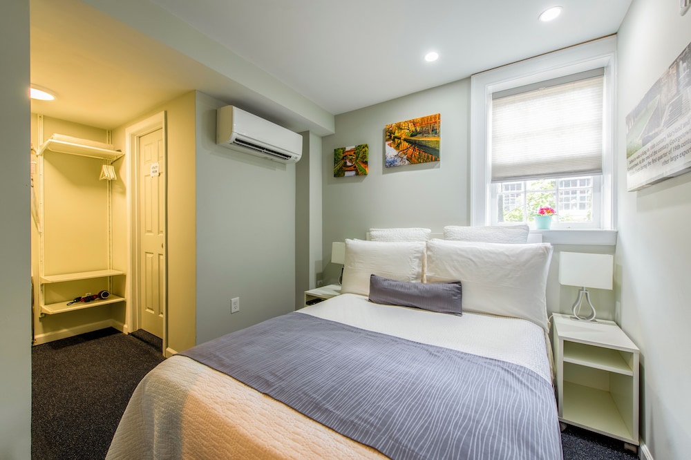 Economy Room, Full Bed , Canal View, Ground Floor (Lock#3) photo 1