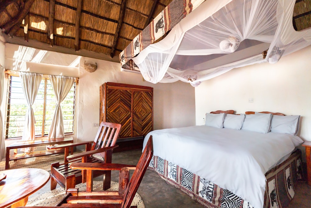 Romantic Chalet, 1 King Bed, Private Bathroom photo 1