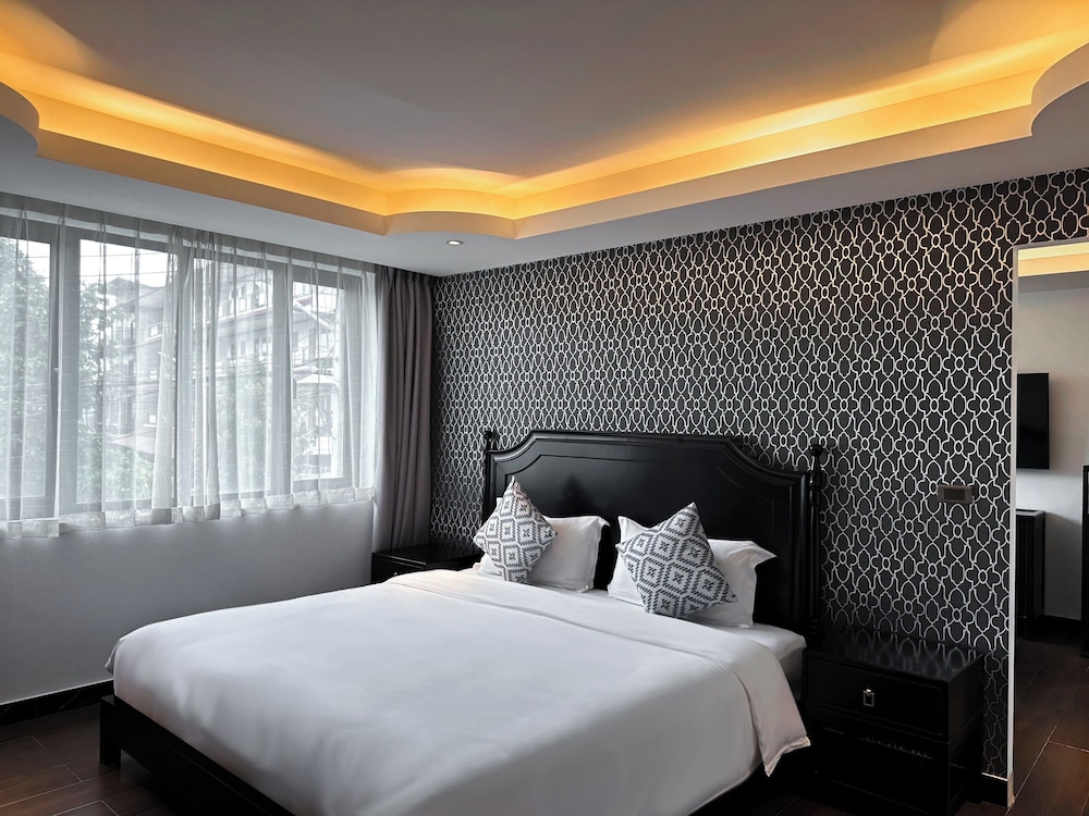 Honeymoon Suite - Photo 7