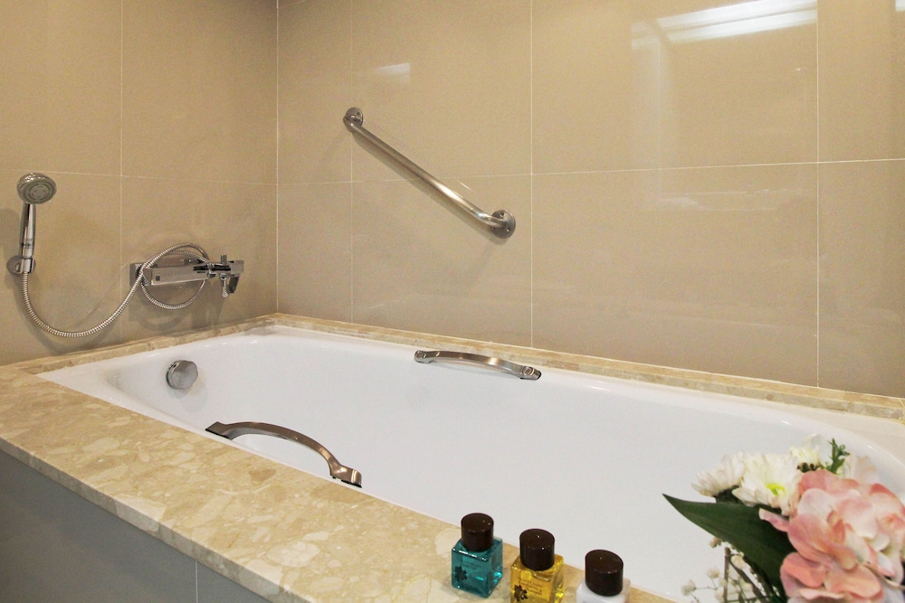 Junior Suite King Bed - Photo 2