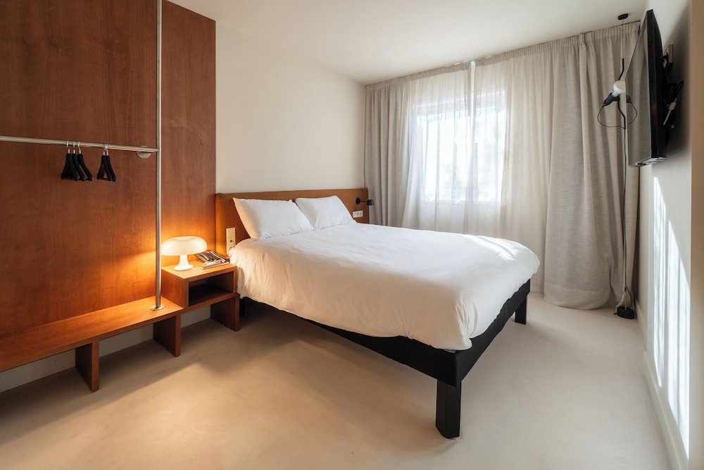 Standard Room, 1 Double Bed, Accessible - Photo 1