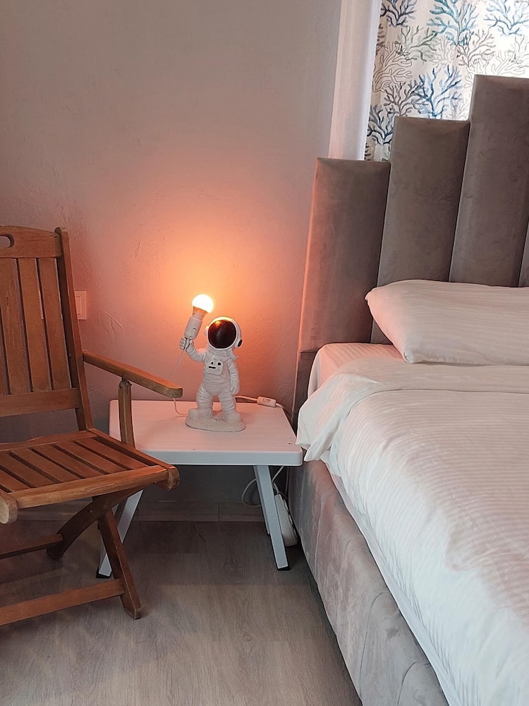 Elite Room, 1 Queen Bed, Beachside photo 1