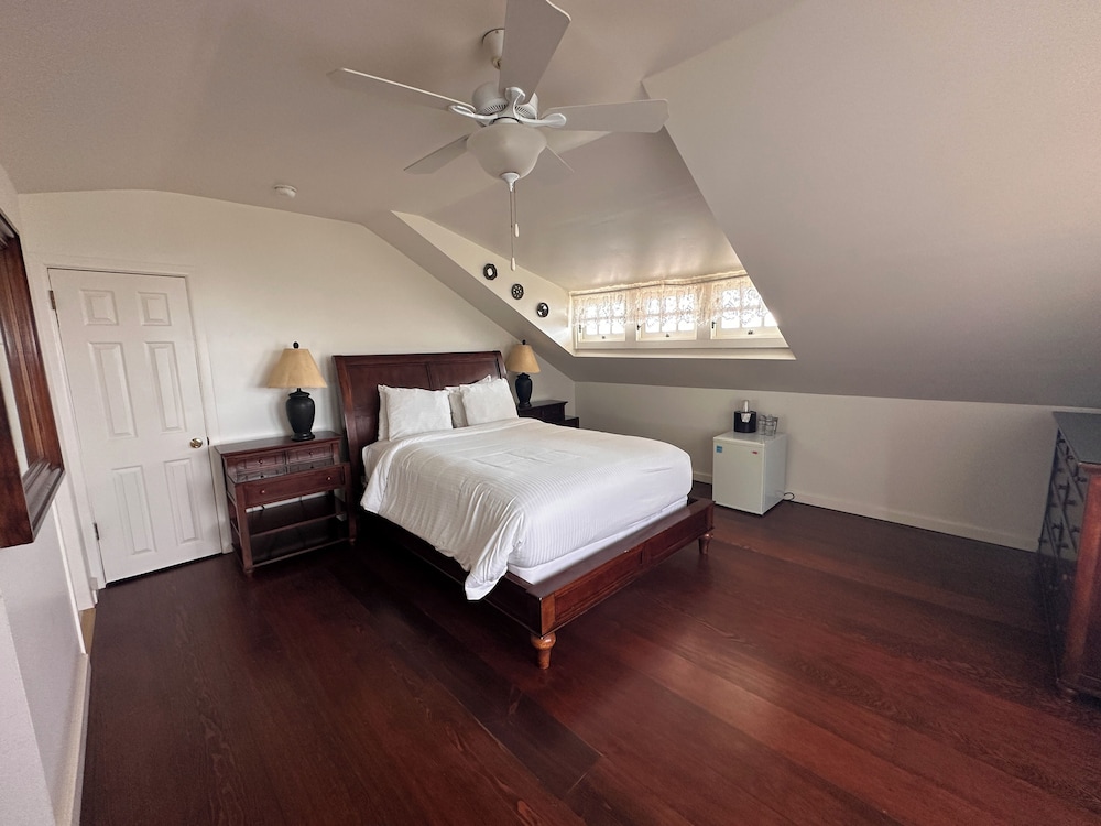 Room (Crow) photo 3