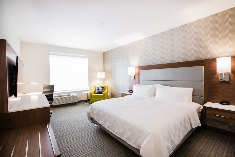 Standard Room, 1 King Bed, Accessible Bathtub (Communications)