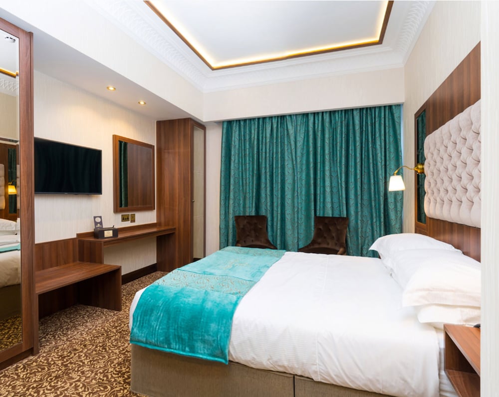 Luxury Double or Twin Room photo 2