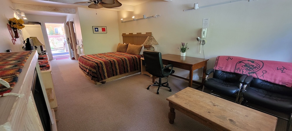 Comfort Single Room, 1 King Bed, Accessible, Balcony