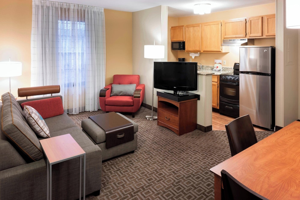 Suite, 2 Bedrooms - Photo 1